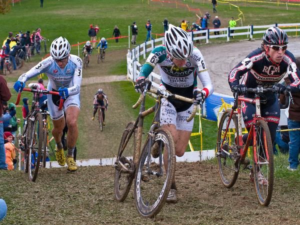 Riders in the second group chase the leaders.
