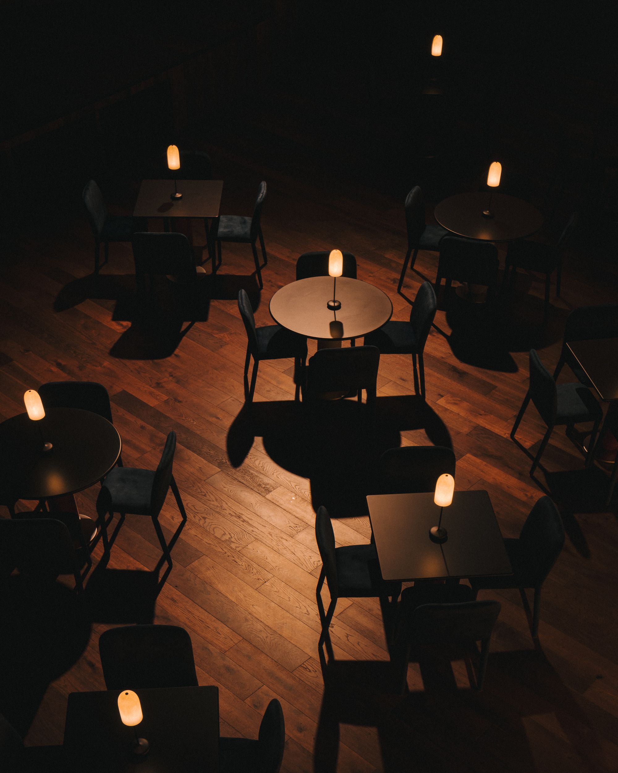 A series of pictures depicting the interior and exterior grounds of a sprawling resort, immersed in nature, between vineyards, gardens, and spa pools, and decorated with crafty artifacts.