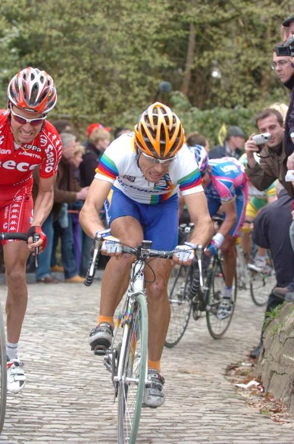 Freire was more that just a sprinter, seen here in the 2004 Tour of Flanders. The jersey he wore represents the lead in the former UCI World Cup