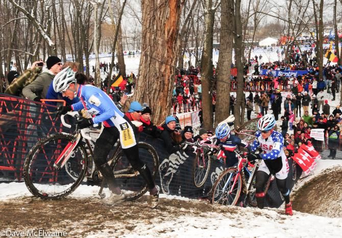 Katerina Nash (CZE) being chased by Katie Compton (USA)