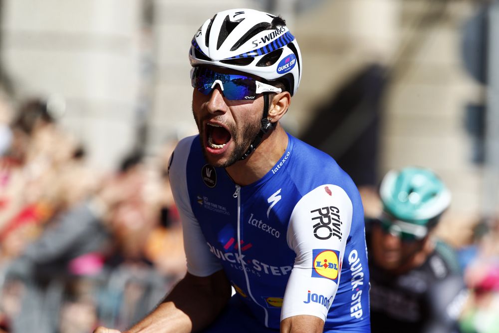 Fernando Gaviria (Quick-Step Floors) wins stage 3 of the Giro d'Italia