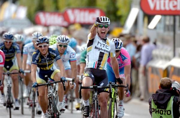 Mark Cavendish (HTC-Highroad) celebrates a fine stage win.
