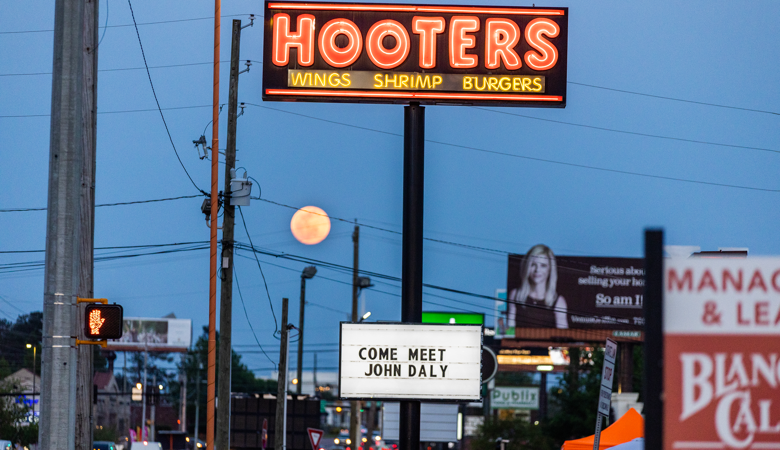 A Hooters sign with John Daly's name on it
