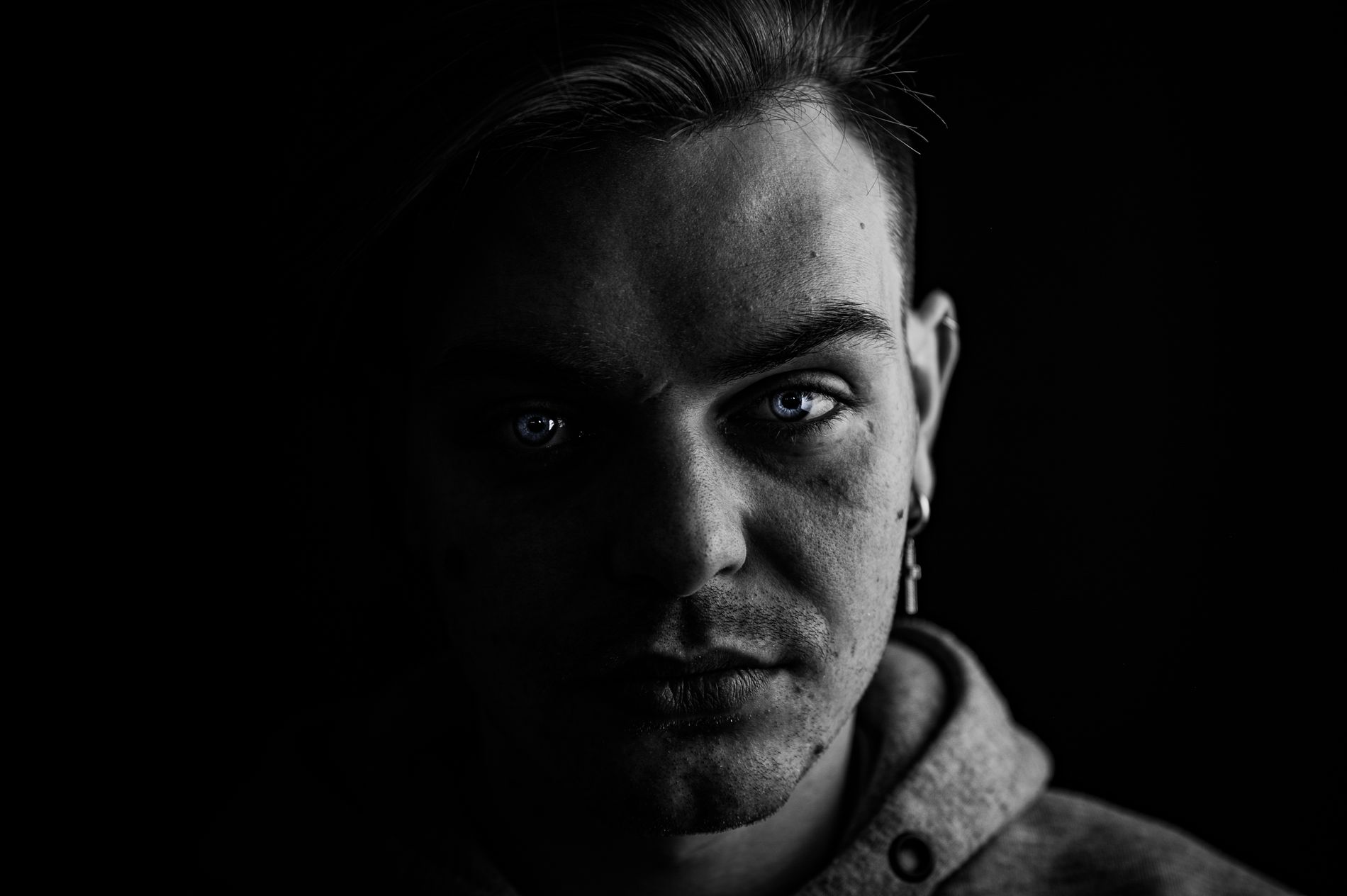 GuruShots - Powerful Black & White Jan 26