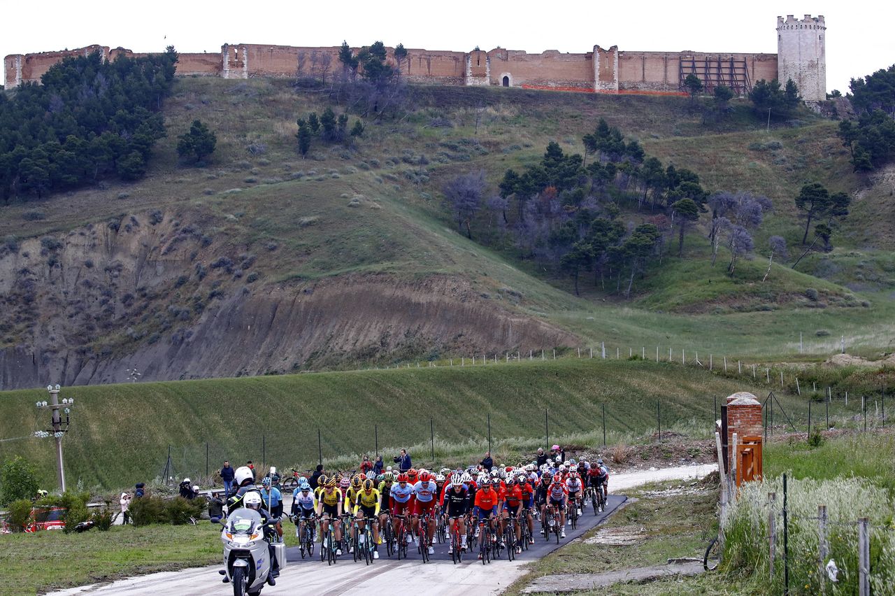 The peloton traverse some patchy roads