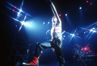 Natural leader, Joe Elliott commanding the stage a few short years after the release of High 'N' Dry