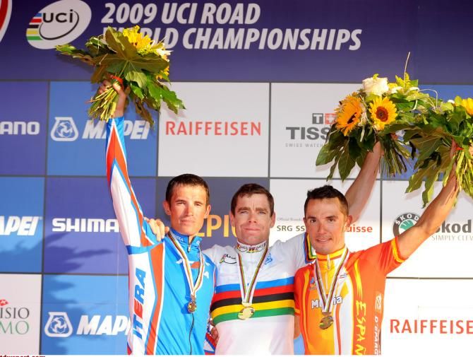 The 2009 World Championships podium (l-to-r): Alexandr Kolobnev (Russia), Cadel Evans (Australia) and Joaquim Rodr&iacute;guez (Spain)