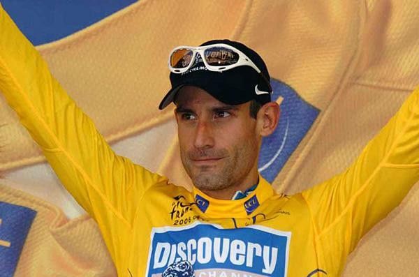 George Hincapie (Discovery Channel) smiles in yellow