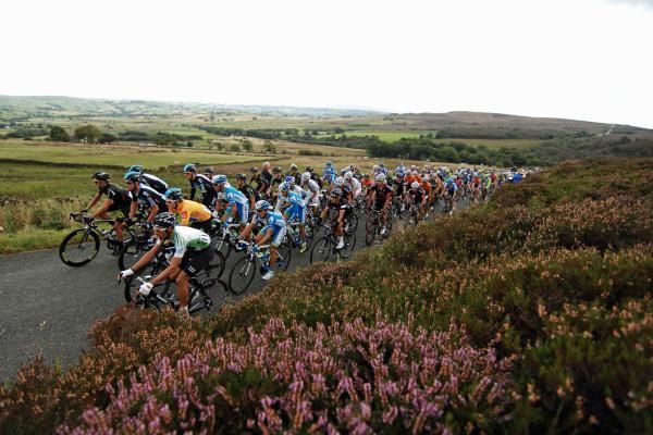 The peloton on the first category climb of Morridge in the Peak District