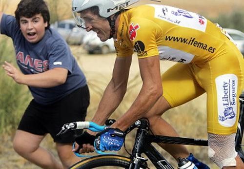 Roberto Heras (Liberty Seguros) cheered on by a future Heras?