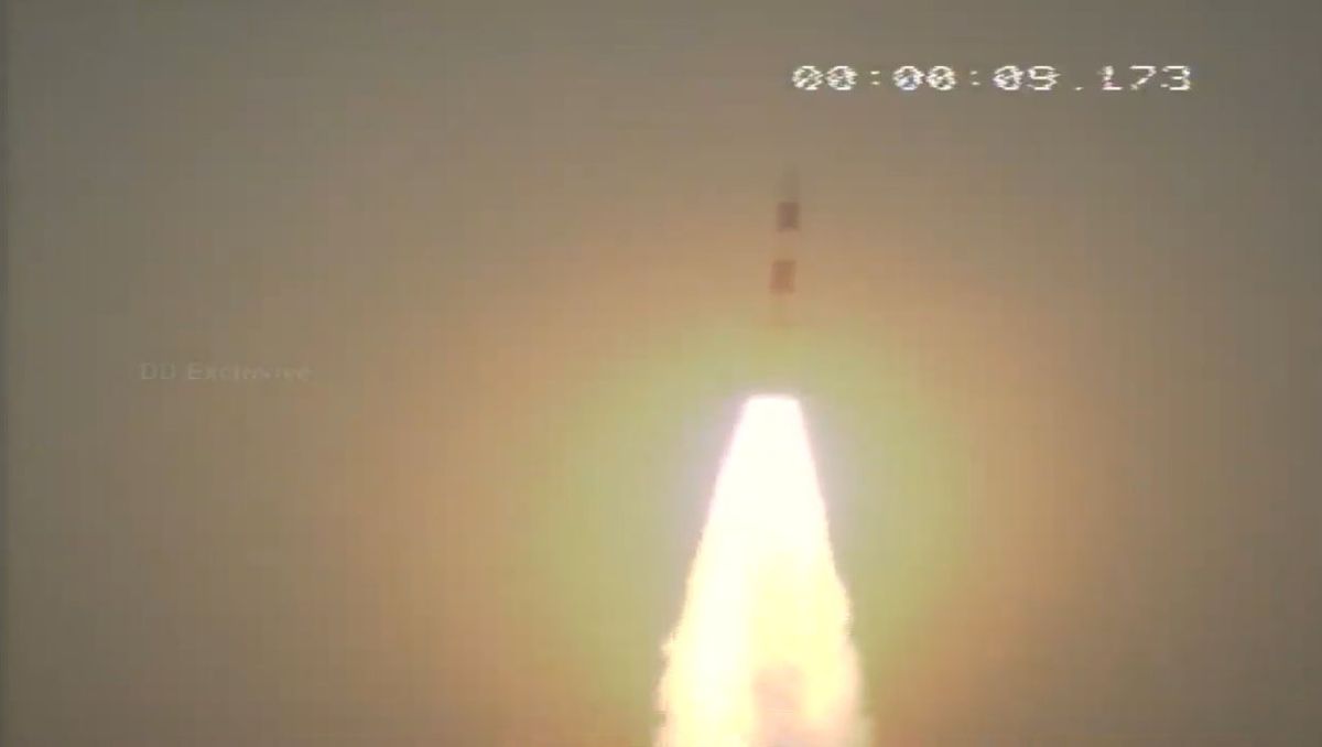 An Indian Space Research Organisation Polar Satellite Launch Vehicle launches the Cartosat-3 satellite and 13 U.S. nanosatellites into orbit from the Satish Dhawan Space Centre in Sriharikota on Nov. 27, 2019.