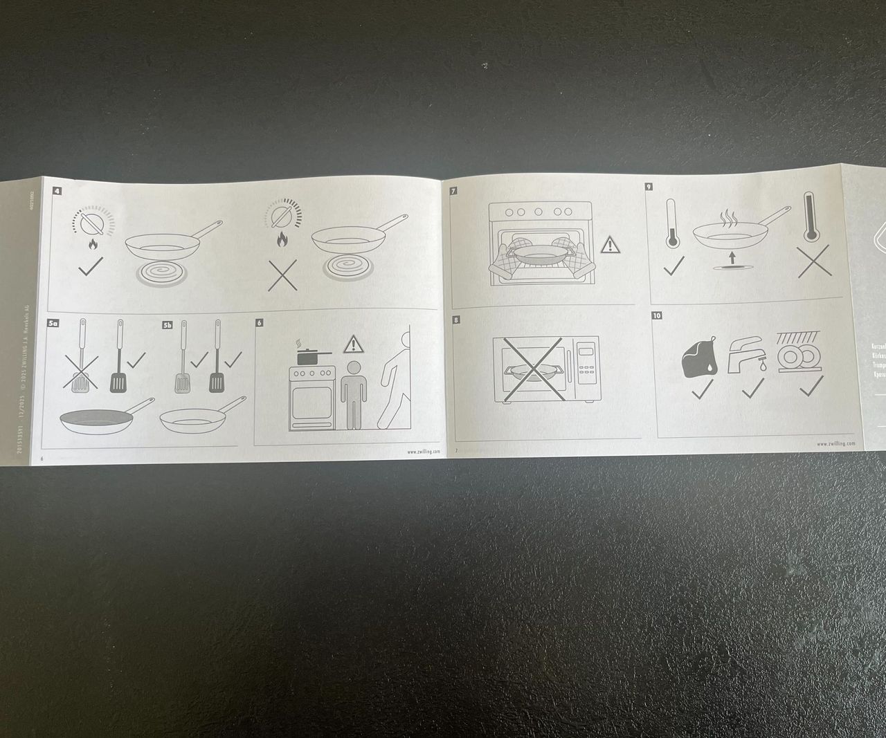 An unfolded instruction pamphlet for ceramic pans.