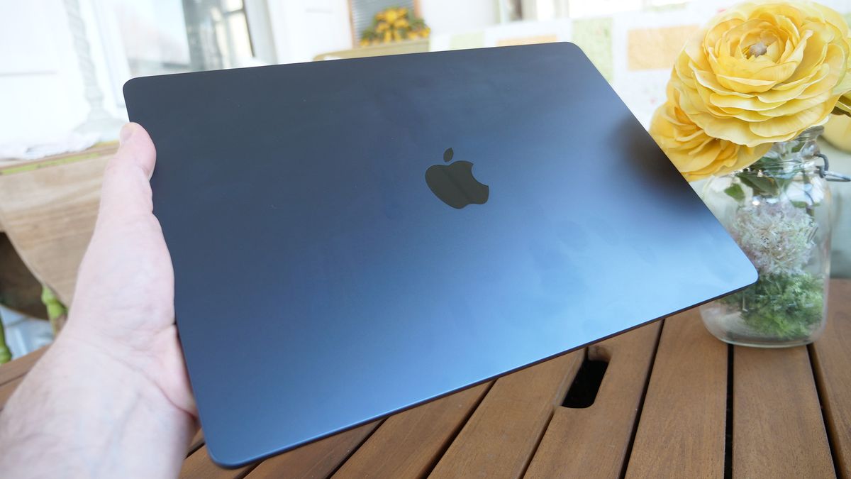 A new sign that 2027 MacBooks won't have OLED screens just appeared ...
