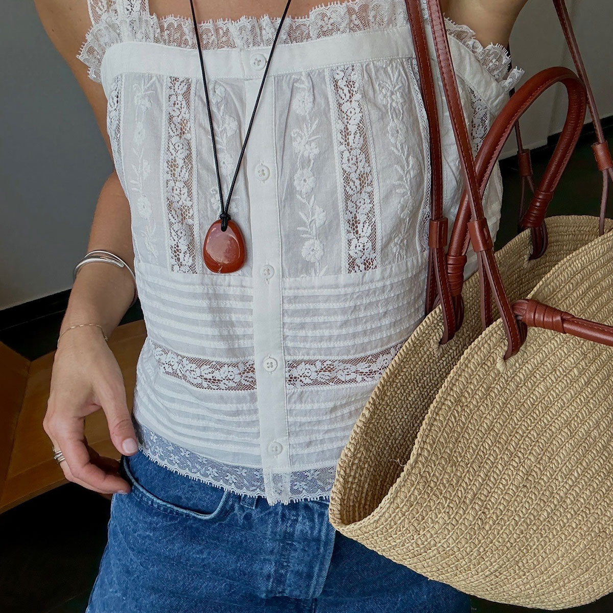 @lucywilliams02 outfit selfie in white lace top with straw tote