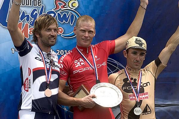The final stage podium (l-r): Rene Haselbacher (3rd,Vorarlberg-Corratec), Stuart Shaw (1st,Drapac Porsche), and Vidal Celis (2nd,Footon-Servetto).
