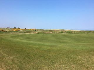 Blue skies over the 11th at Royal Aberdeen