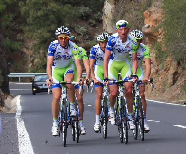 Ivan Basso and Sylwester Szmyd lead proceedings on a ride.