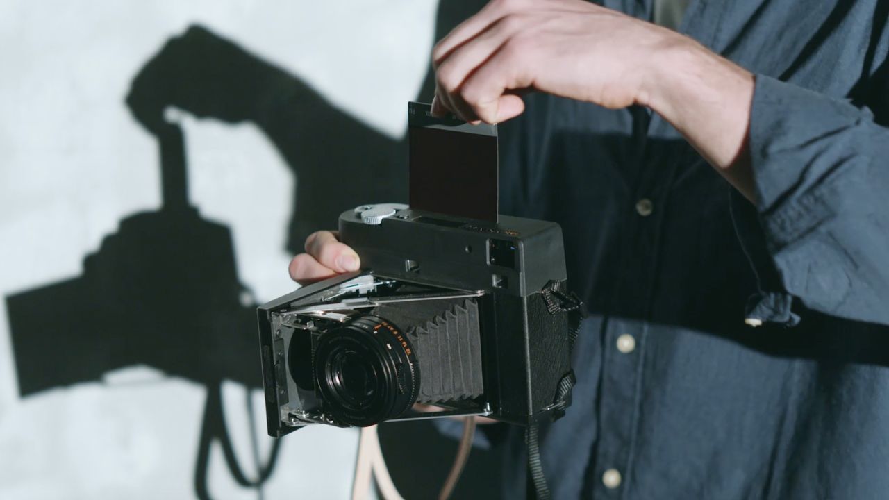 Instant camera