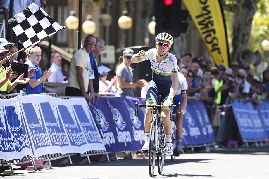Cameron Meyer takes it easily