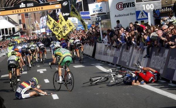 Rojas (Movistar), Tosatto (Team Saxo Bank) and Van Avermaet crash spectacularly at Gent-Wevelgem