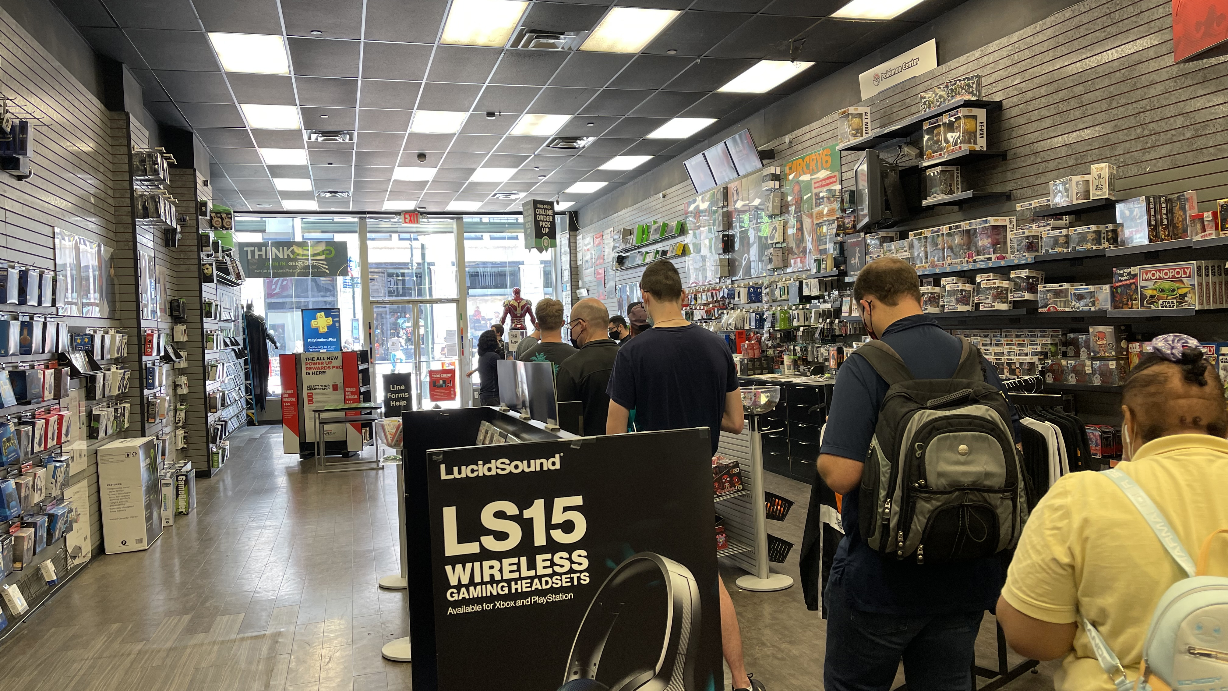 GameStop on X: Heads up – we've sold out of Xbox Series X console