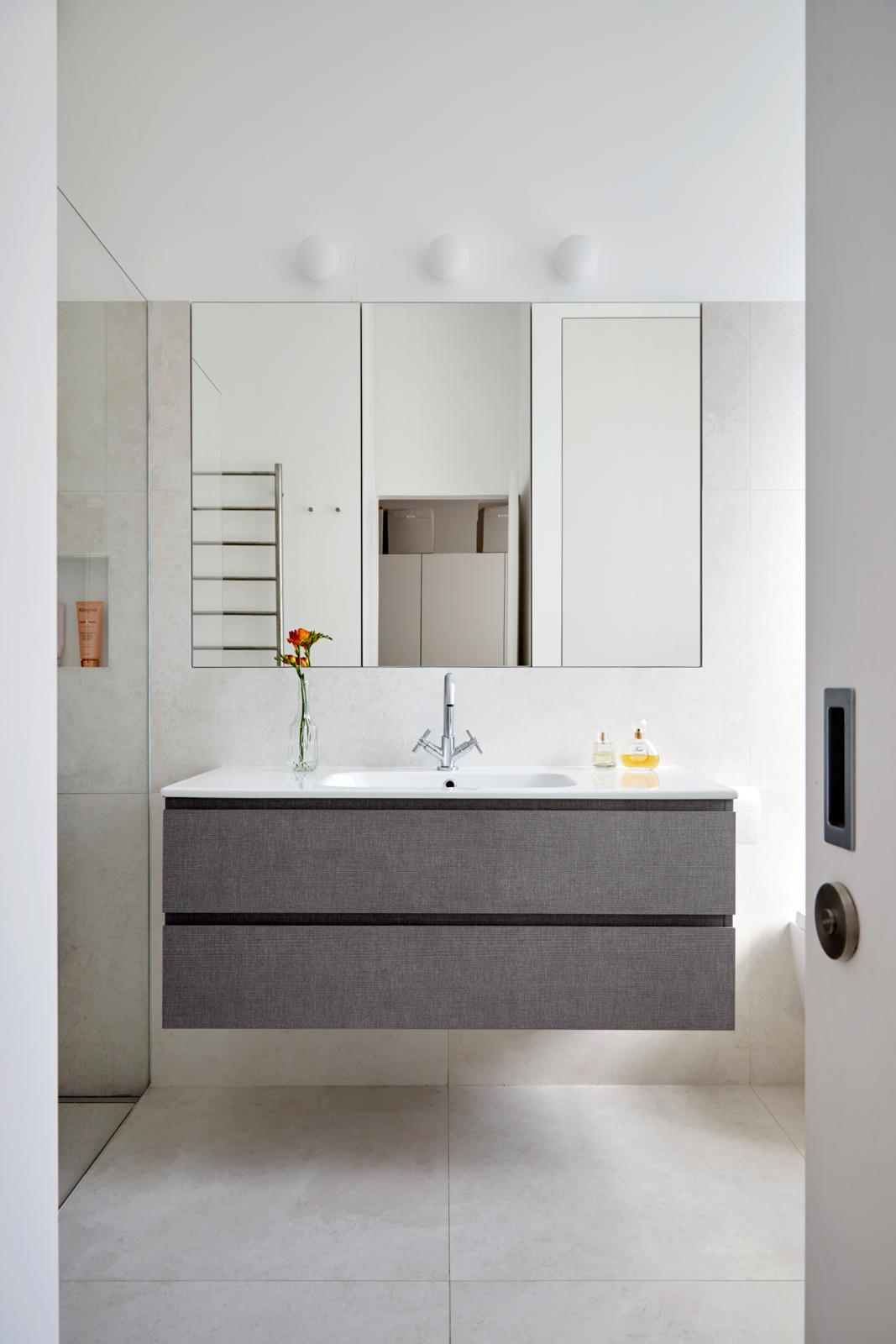 Modern bathroom with floating vanity unit