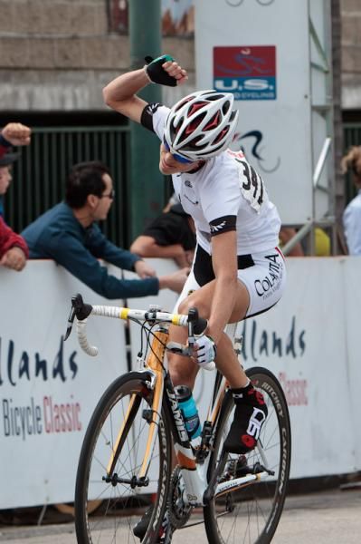 Cath Cheatley (Colavita Forno D'Asolo) celebrates her win