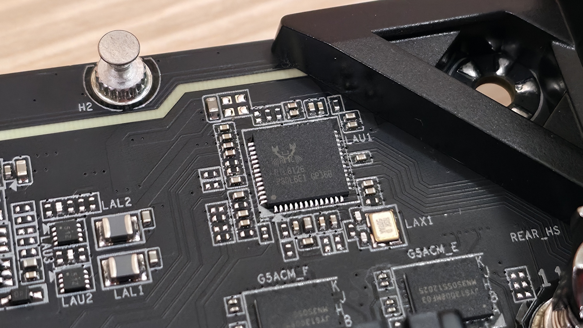 Gigabyte X870 Aorus Stealth - ICs