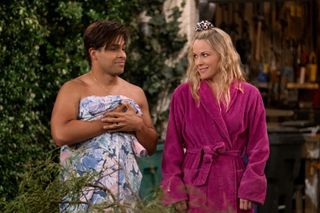 Wilmer Valderrama as Fez, Andrea Anders as Sherri Runck in episode 110 of That ‘90s Show