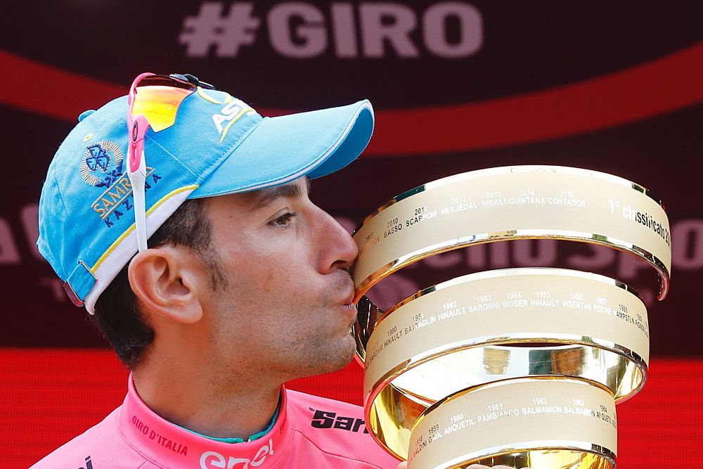 Vincenzo Nibal (Astana) kisses the Giro d'Italia trophy