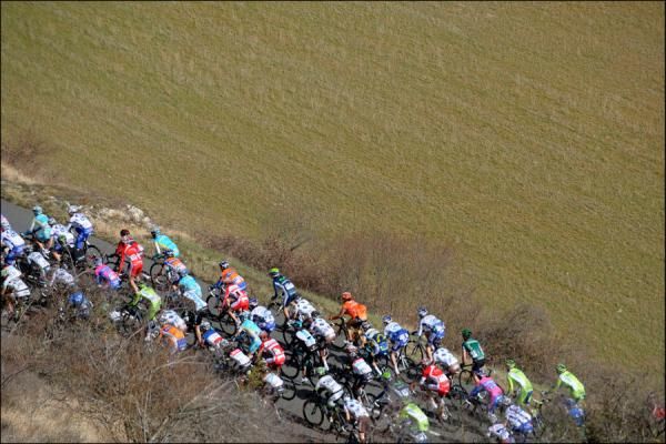 The peloton on stage 5 of Paris-Nice.