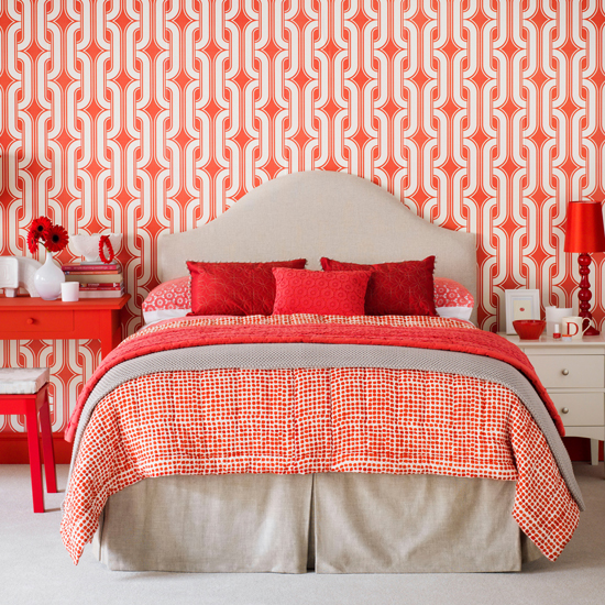 bedroom with bed and pillows
