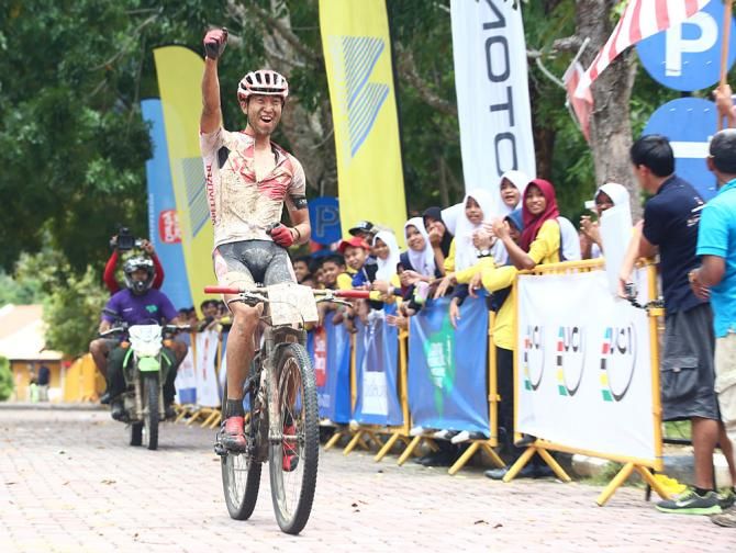 Kohei Yamamoto (Specialized Racing) wins stage 3 in Langkawi