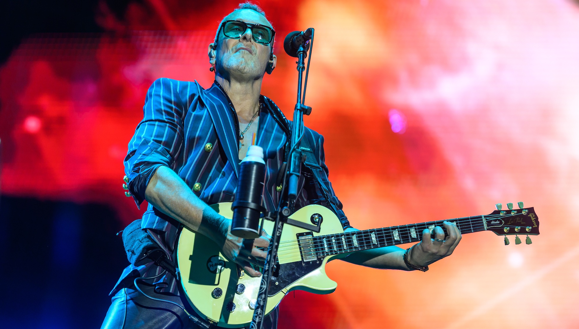 Vivian Campbell performs onstage with Def Leppard at Hylands Park in Chelmsford, England on September 7, 2025