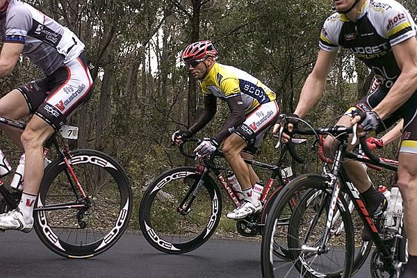 Tour leader Jonathan Cantwell (Fly V Australia) was back in the peloton with teammate Darren Rolfe in the lead group.