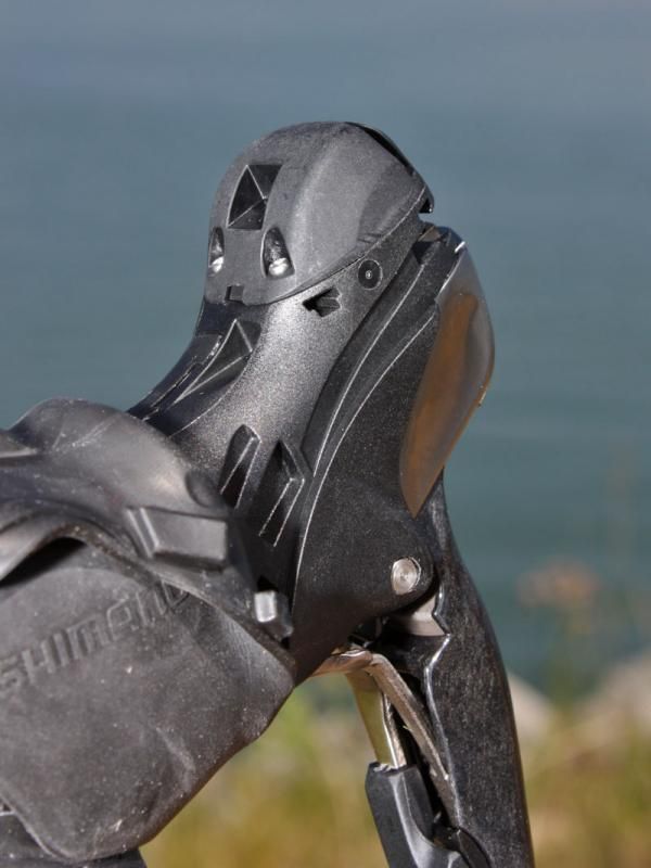 Shimano's Flight Deck computer is now far easier to install than before. Just pull back the hoods, remove the stock cap, and replace it with the Flight Deck version.