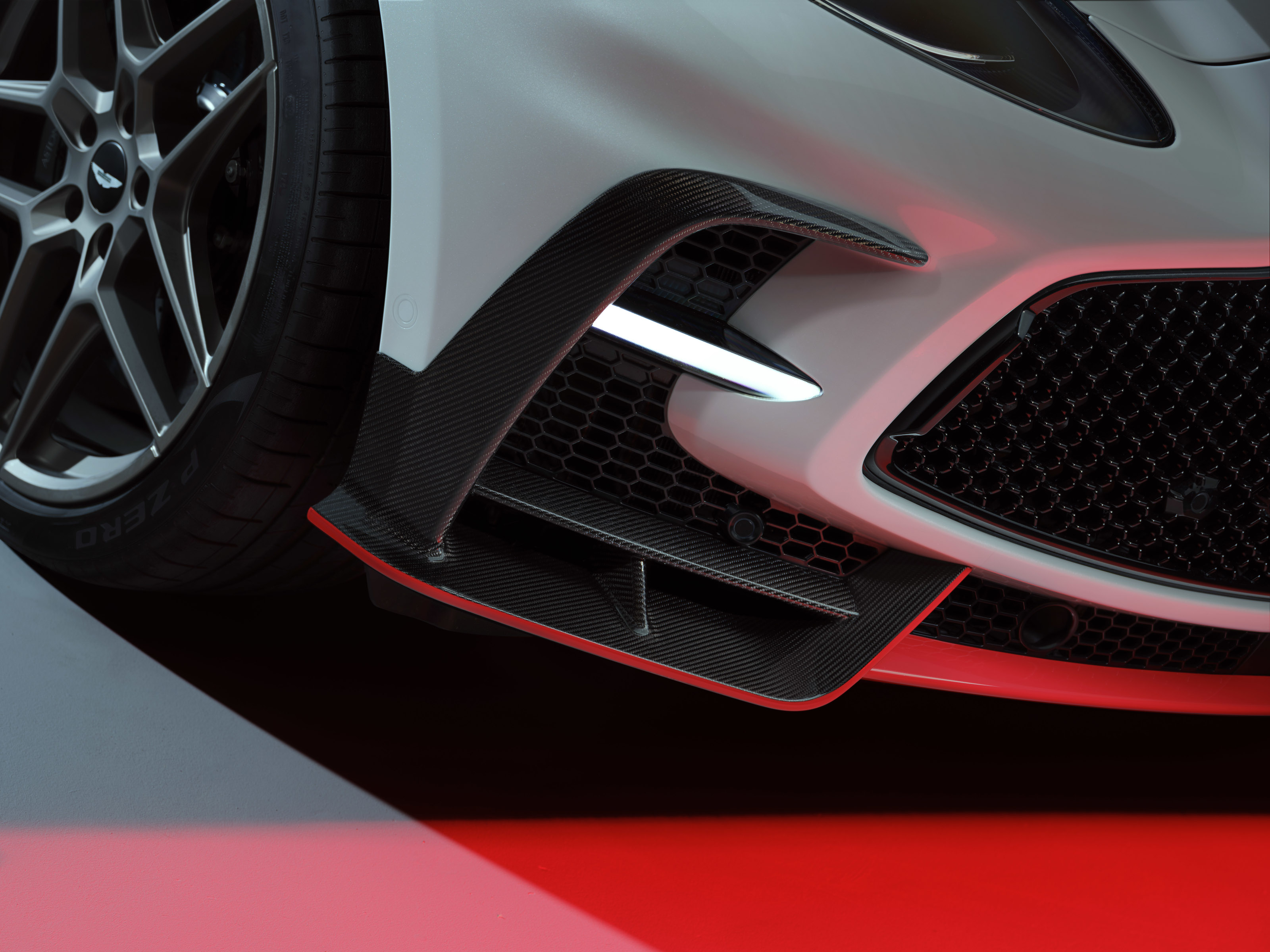 Aston Martin DBX S