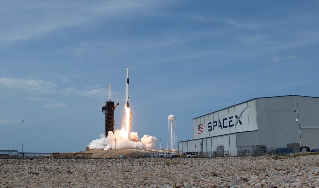 SpaceX raises 1.9 billion in latest funding round report Space
