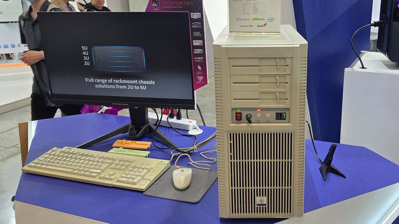SilverStone FLP02 retro tower case