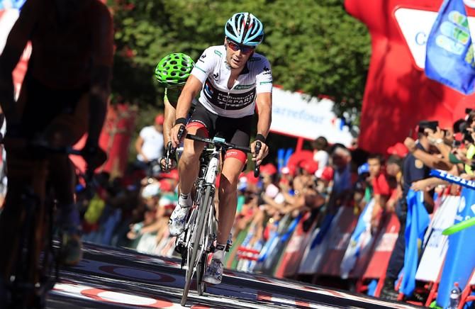 Chris Horner (RadioShack) rode into the red jersey on stage 19