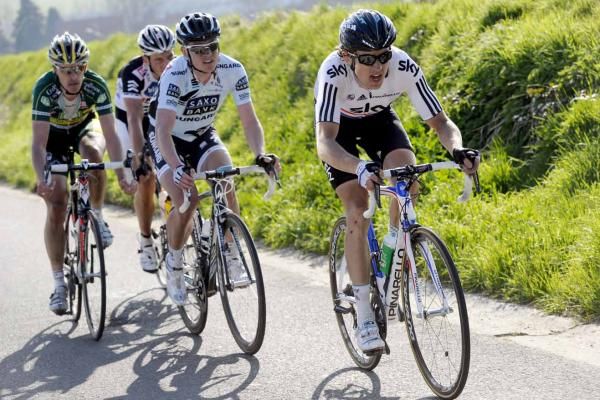 Dwars Door Vlaanderen: Nick Nuyens (Saxo Bank-Sungard) follows Geraint Thomas (Sky) in the finale.
