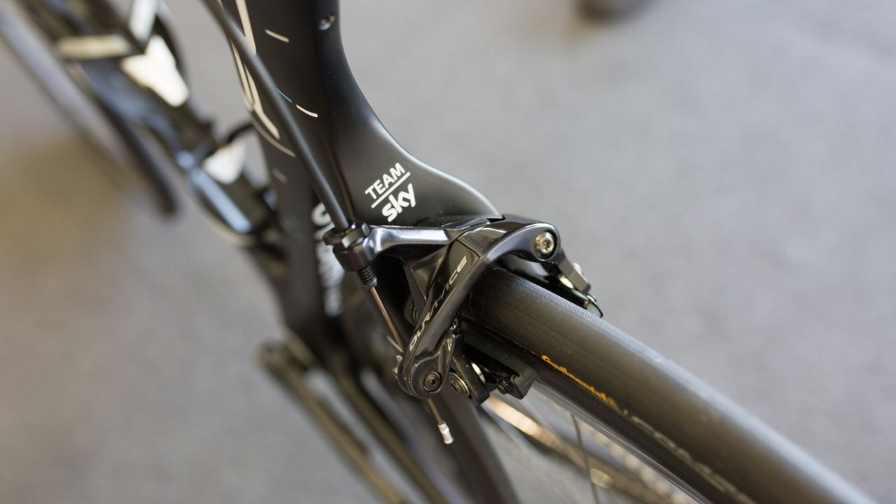 The F10 is equipped with Shimano Dura-Ace 9100 brakes