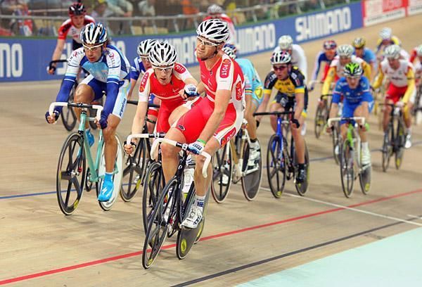 Alex Rasmussen (Denmark) slings his partner Michael M&oslash;rk&oslash;v during the madison at the 2009 track world championships. The duo from Denmark won the championship in front of Australia and the Czech Republic.