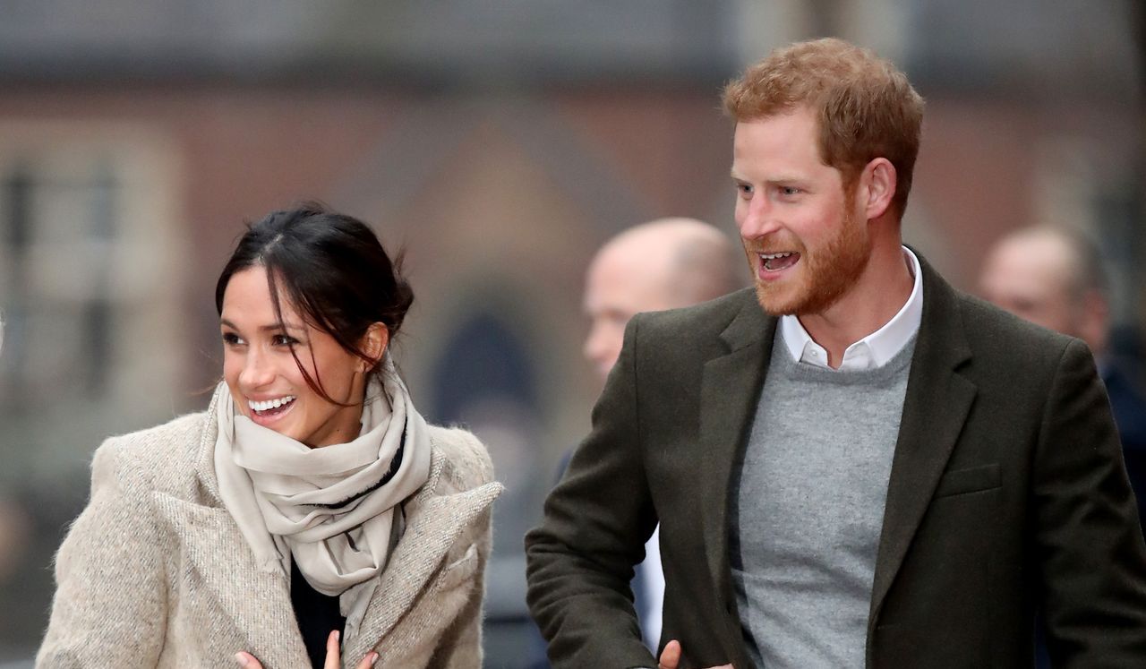 Prince Harry (R) and his fiancee Meghan Markle visit Reprezent 107.3FM on January 9, 2018 in London, England. The Reprezent training programme was established in Peckham in 2008, in response to the alarming rise in knife crime, to help young people develop and socialise through radio.