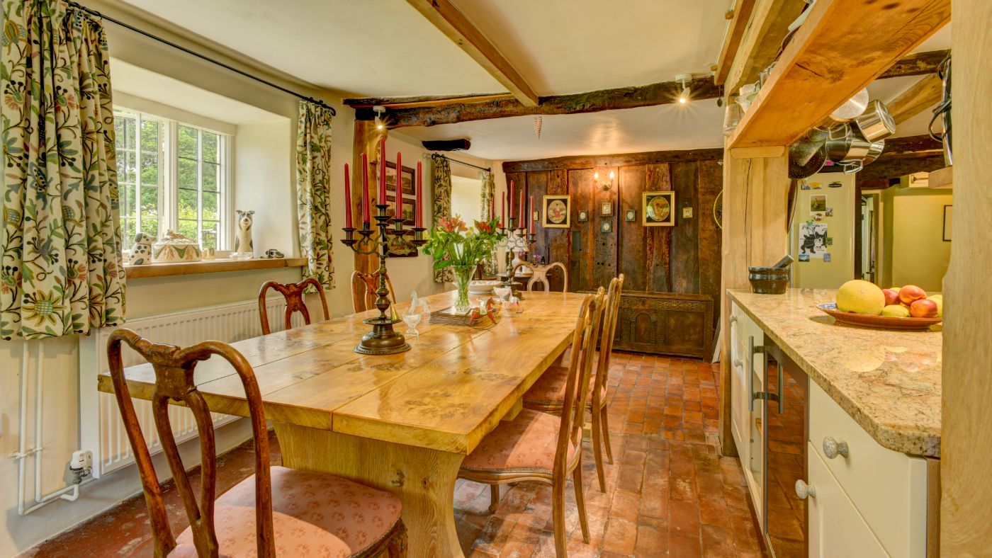 Jerwoods-Farm-Exeter-Knight-Frank-1495000-9.jpg