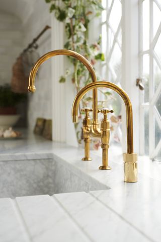 A kitchen faucet