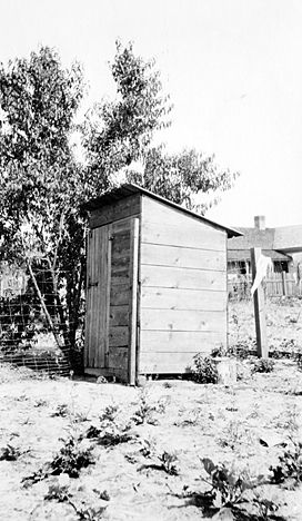 An outhouse in North Carolina in 1914.