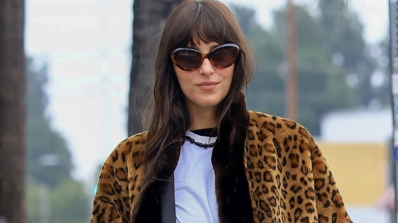 Dakota Johnson and her mother, Melanie Griffith, were spotted doing last-minute Christmas shopping at Scout Women's Clothing before heading off in separate cars. The low-key outing showed coordinated denim looks and relaxed vibes as the duo wrapped up holiday errands around the city.