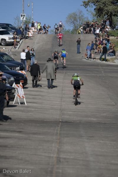 The women all strung out on the climb.