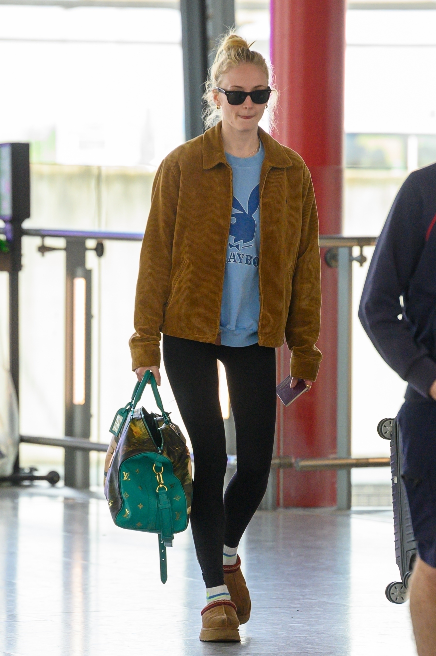 Sophie Turner wore Ugg slippers at the airport